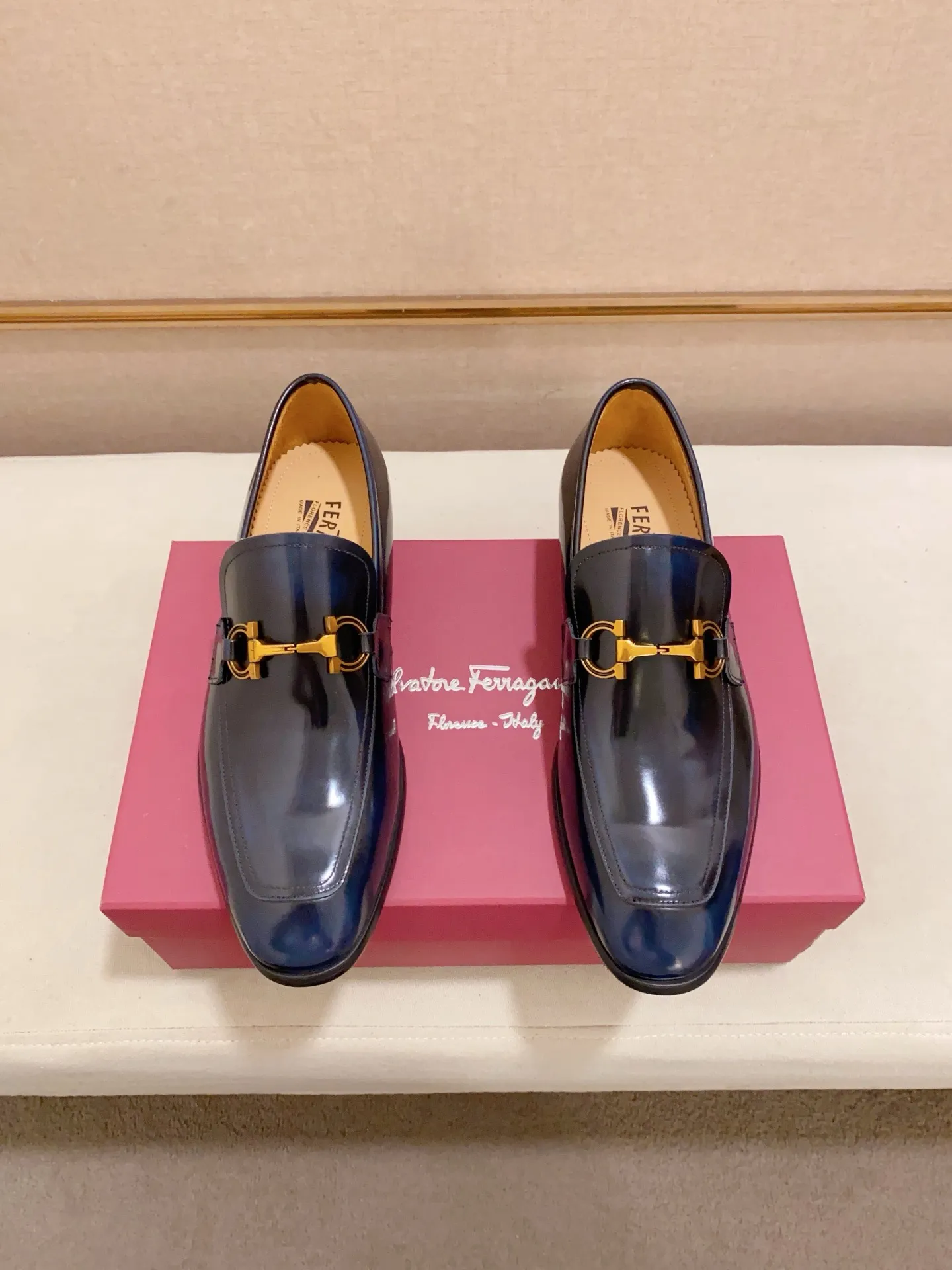 Men's shoes💰: 520💰 High version Ferragamo quality! 🆕🆕Exclusive hot-selling products in stock🔥🔥New products on the shelves, high-quality shoes, high-end driving shoes, with complete packaging! 💪 💪 Material: imported patented cowhide 🐂 + imported high-quality water-dyed cowhide lining + wear-resistant outsole 👍🏻👍🏻 Features: high-end and comfortable, purely handmade 🚀 🚀 Create the perfect shoes that suit you best 🔥 🔥 Size: (38-44) Can be customized 45 non-returnable!